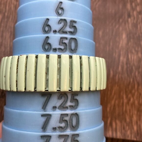 Green Ladies Watch With diamond Like bezel turquoise band New Battery - Picture 7 of 7